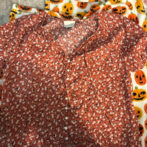 Universal thread button up blouse - Picture 1 of 2